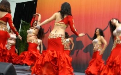 belly dancers dance